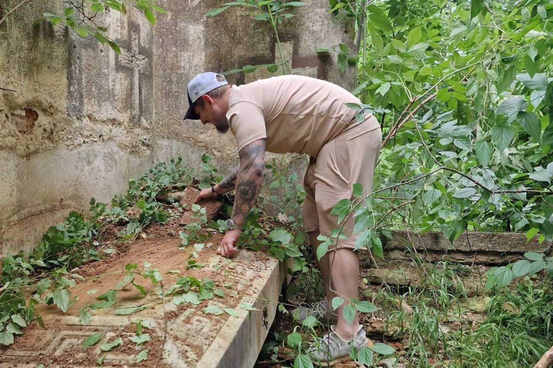 Ansamblul funerar Mavros–Cantacuzino–Șuțu, de la Călinești-Prahova, se prăbușește sub ochii autorităților. Un urmaș al prințului Gheorghe Grigore Cantacuzino cere intervenție de urgență