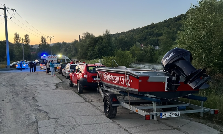 ALERTĂ în Prahova! Bărbat dispărut în apele Teleajenului, la Homorâciu. Pompierii îl caută cu barca