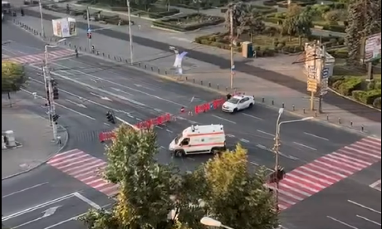 Ambulanță cu pacient minor înjunghiat, oprită de Poliția Locală pe Bulevardul Republicii! SAJ Prahova confirmă incidentul și spune ce s-a întâmplat