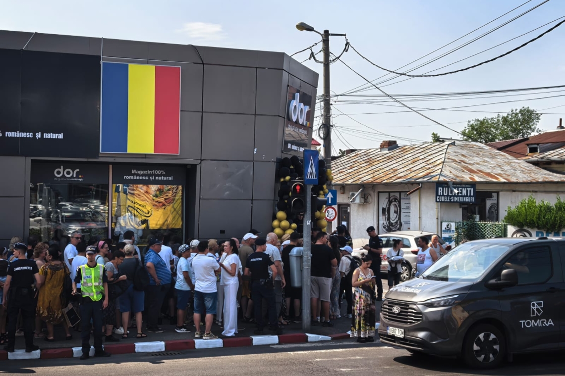 Călin Donca și-a deschis un magazin de produse alimentare și la Ploiești. Inaugurarea, sâmbătă dimineață, cu sute de oameni, polițiști, jandarmi și... Stegarul Ciorănean