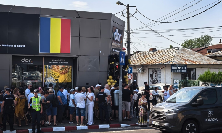 Călin Donca și-a deschis un magazin de produse alimentare și la Ploiești. Inaugurarea, sâmbătă dimineață, cu sute de oameni, polițiști, jandarmi și... Stegarul Ciorănean