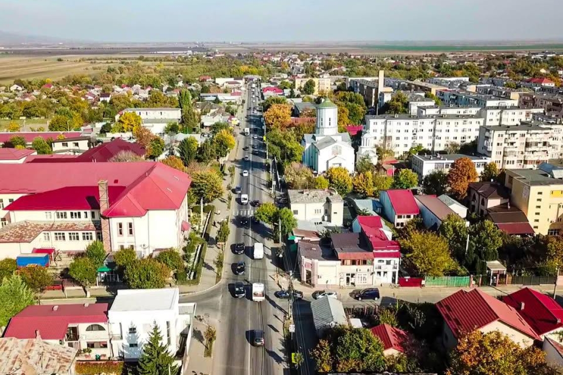 Primăria Mizil face curățenie pe domeniul public: demolează garajele amplasate pe terenurile orașului