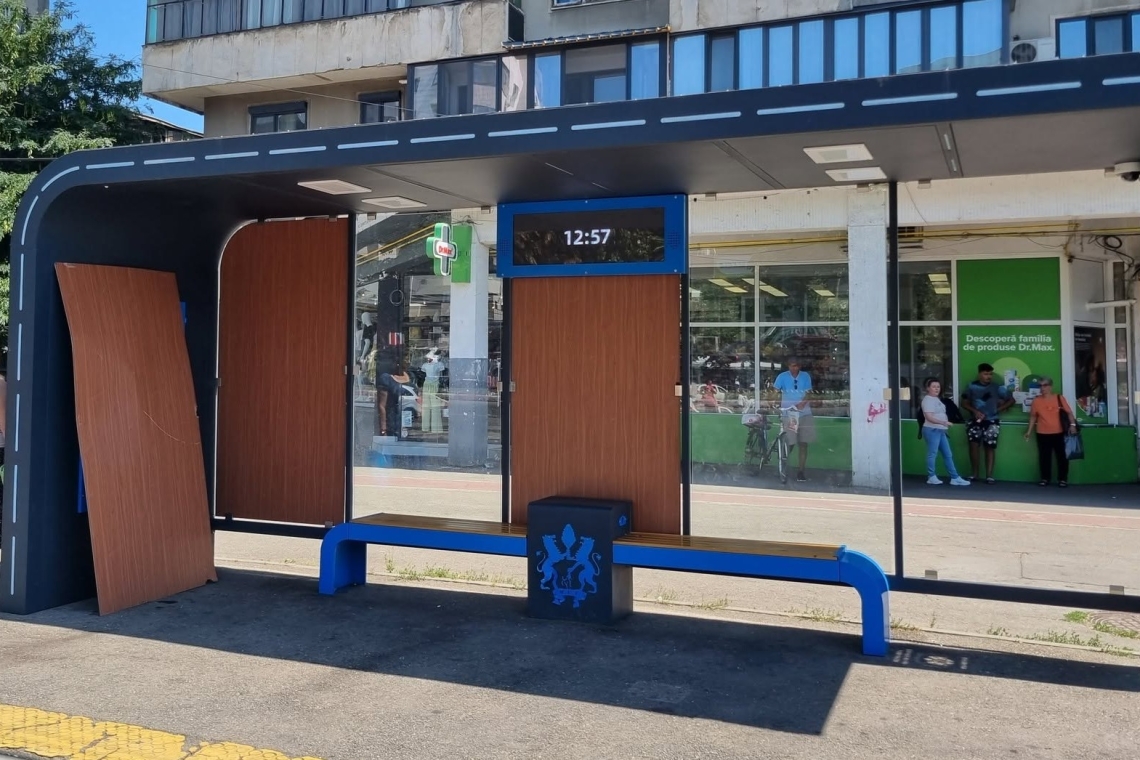 Noua stație TCE din Bariera București, vandalizată. Consilierul local Mihai Apostolache cere explicații: „Cine monitorizează aceste stații de zeci de mii de euro?”