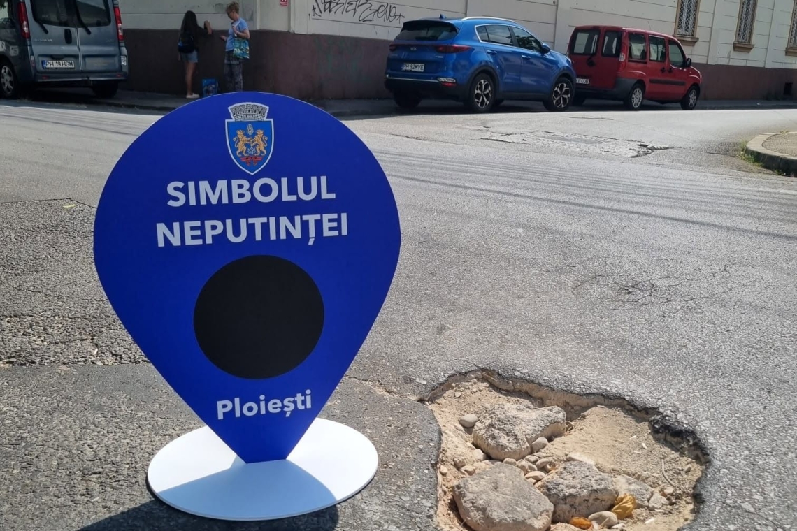 ”Simbolul neputinței” - campania unui consilier local pentru marcarea gropilor din Ploiești