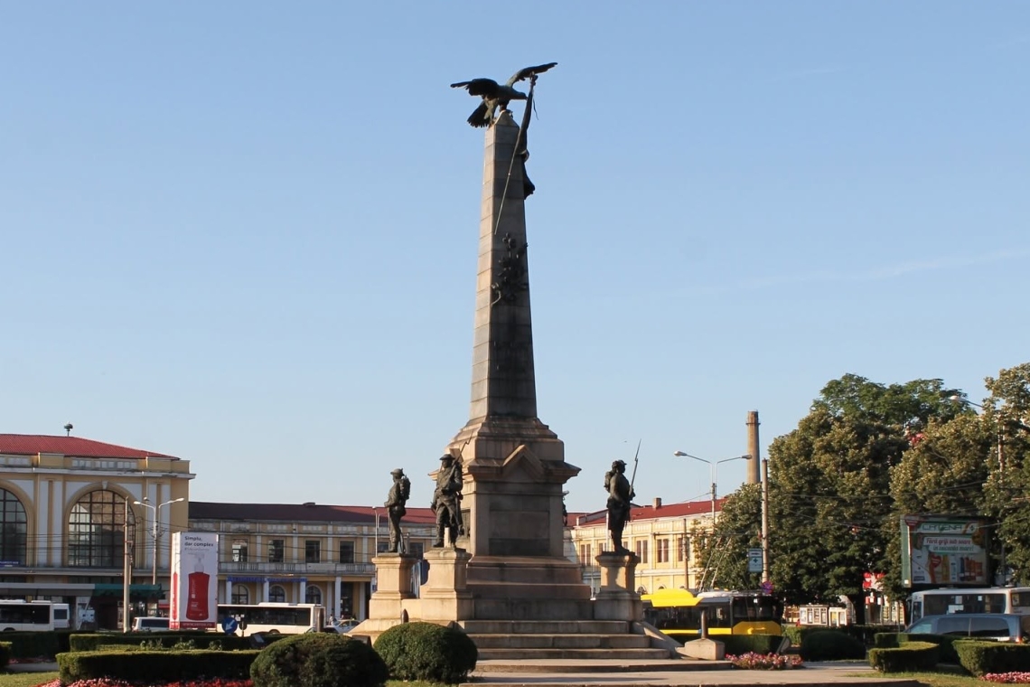 Un simbol al Ploieștiului se pregătește de restaurare. Monumentul Vânătorilor intră sub lupa specialiștilor