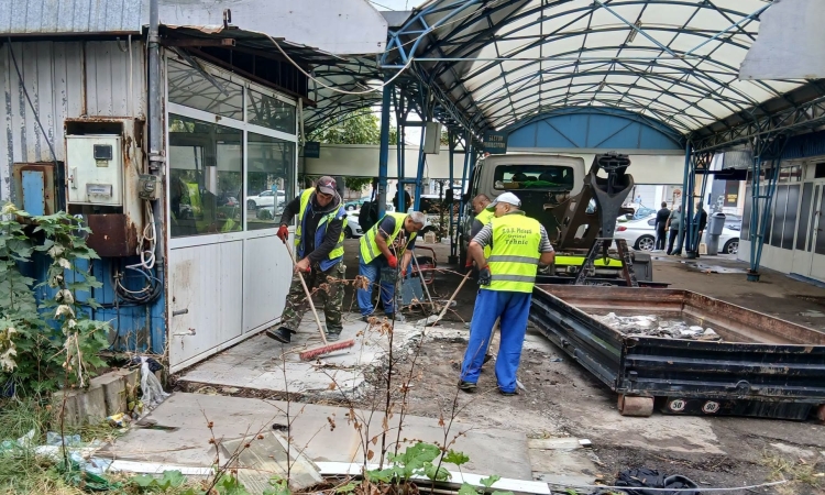 SGU Ploiești dezmembrează toate ”cașcarabetele” insalubre din zona Gării de Sud din Ploiești