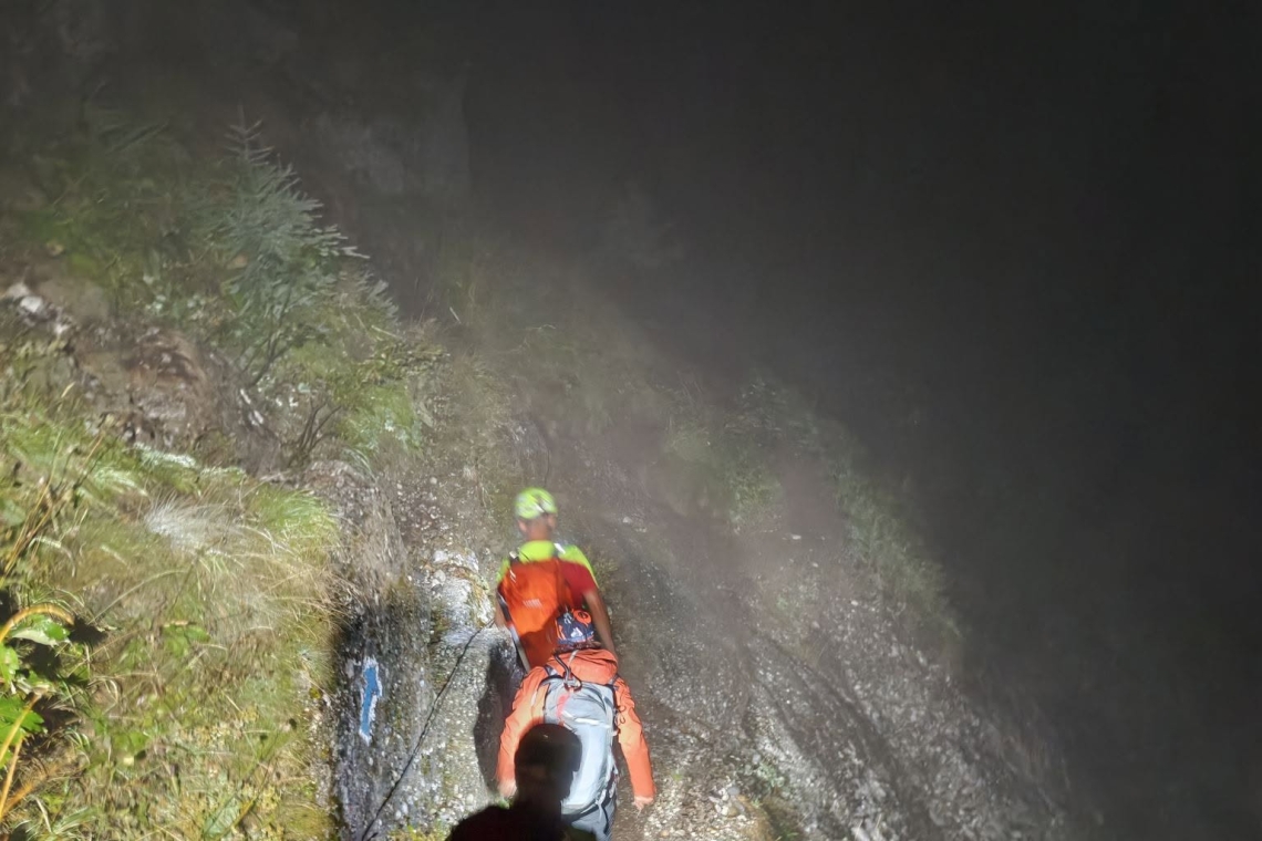 Doi turiști, salvați noaptea trecută de pe Jepii Mici după ce au rămas blocați, din cauza vremii nefavorabile. Salvamont Prahova recomandă responsabilitate în pregătirea turelor montane