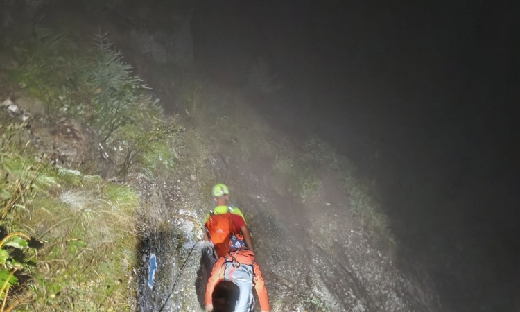 Doi turiști, salvați noaptea trecută de pe Jepii Mici după ce au rămas blocați, din cauza vremii nefavorabile. Salvamont Prahova recomandă responsabilitate în pregătirea turelor montane