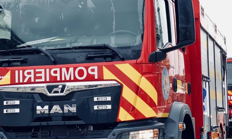 Incendiu în bucătăria unui apartament situat la etajul 10 al unui bloc din Ploiești