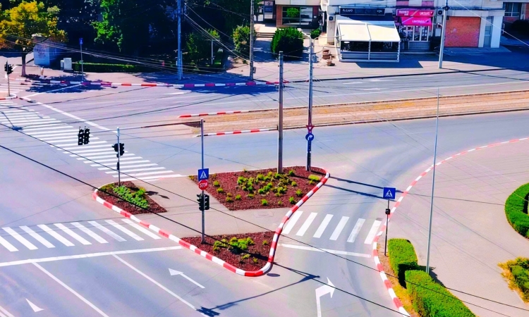 Intersecția „de la BCR” din Ploiești, reconfigurată peisagistic. SGU anunță reducerea cheltuielilor de întreținere cu peste 70%