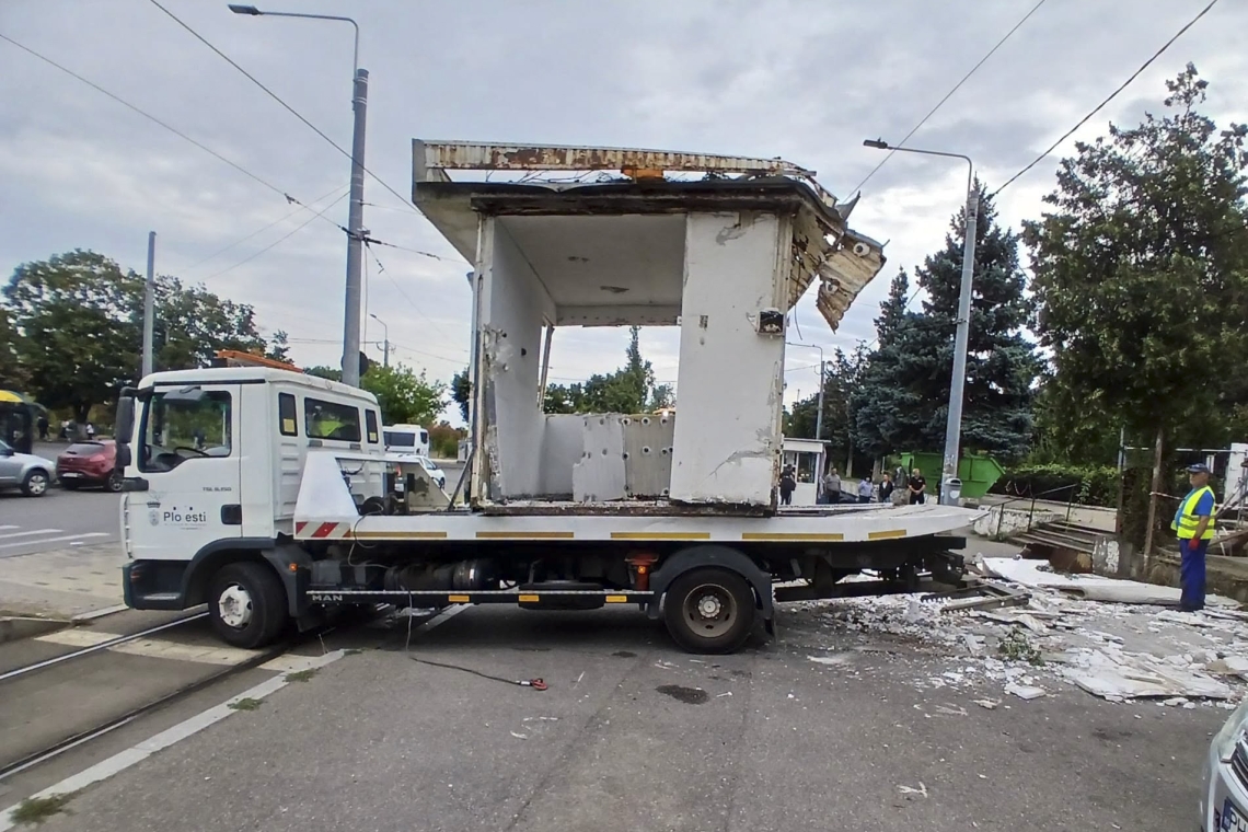 Două construcții ridicate fără autorizație, desființate în Ploiești. Intervenții ale SGU în zona Gării de Vest și în Bariera București