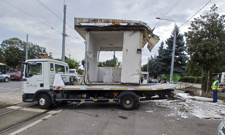 Două construcții ridicate fără autorizație, desființate în Ploiești. Intervenții ale SGU în zona Gării de Vest și în Bariera București