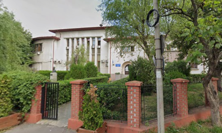 Cât câștigă șefii din învățământul preuniversitar prahovean: venituri brute de până la 18.436 de lei, în septembrie