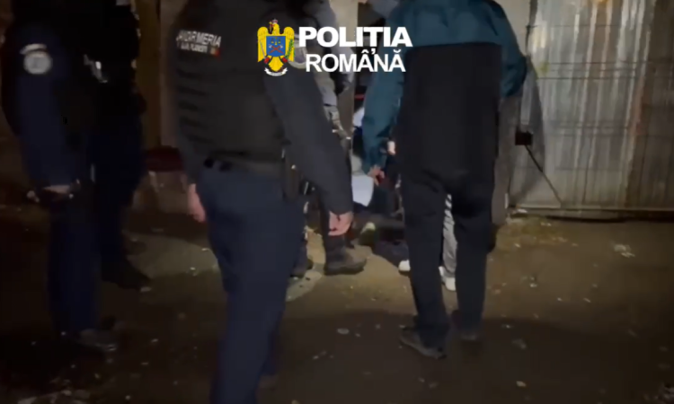 Doi bărbați, reținuți în Prahova pentru furt și tâlhărie calificată. Prejudiciul, estimat la 13.000 de lei
