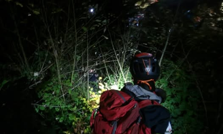 Patru adolescenți, epuizați și surprinși de întuneric, ploaie și ceață în munții Baiului, recuperați de salvamontiștii prahoveni