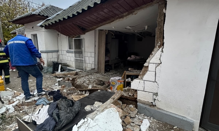 Explozie într-o locuință din Gorgota, joi dimineață, de la o acumulare de gaze. Casa, distrusă pe jumătate