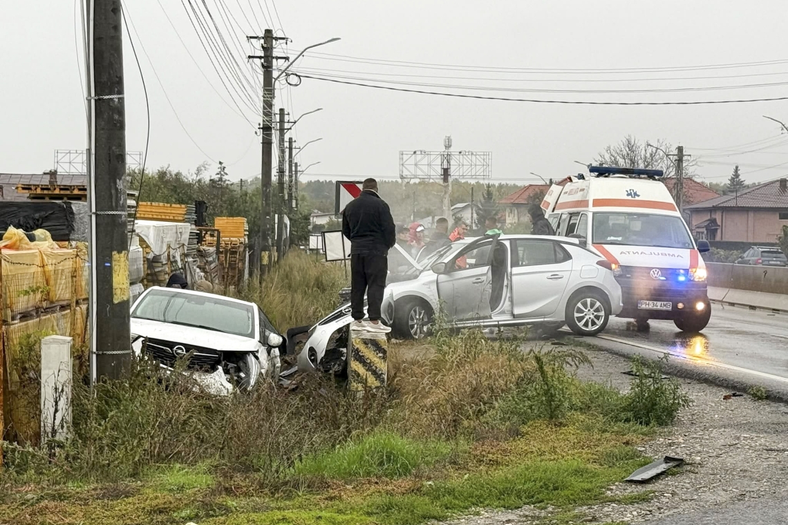 Accident pe DN1, la Puchenii Mari, cel mai probabil din cauza condițiilor meteo. O femeie a fost rănită