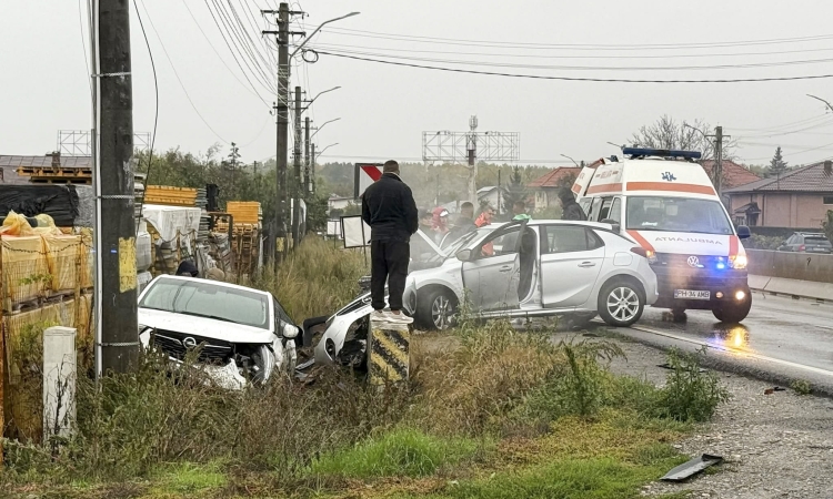 Accident pe DN1, la Puchenii Mari, cel mai probabil din cauza condițiilor meteo. O femeie a fost rănită